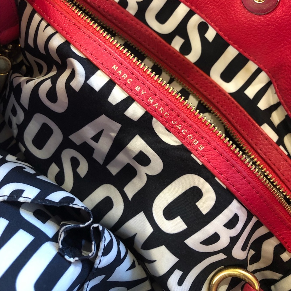 cherry red MARC BY MARC JACOBS purse with gold hardware - Picture 7 of 17